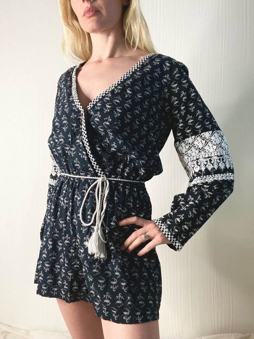 ANTHROPOLOGIE VALIANTE Long Sleeve Embroidered Romper Cotton US M/L